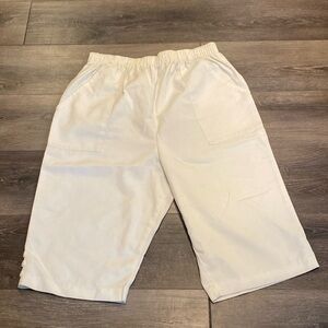 Act 3 Women’s White Capris